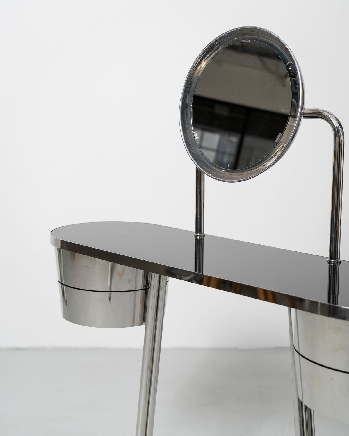 PH Dressing Table Steel by Poul Henningsen, Danish design classic (1919)
steel tube dressing table with two cylindrical containers with drawers and PH Mirror lamp