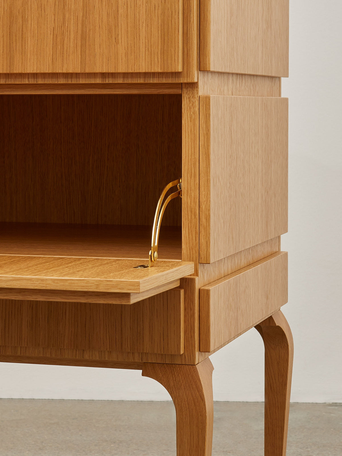 PH Small Drawer Chest by Poul Henningsen, Danish design classic (1930s) A small natural oak wooden drawer chest with wooden legs