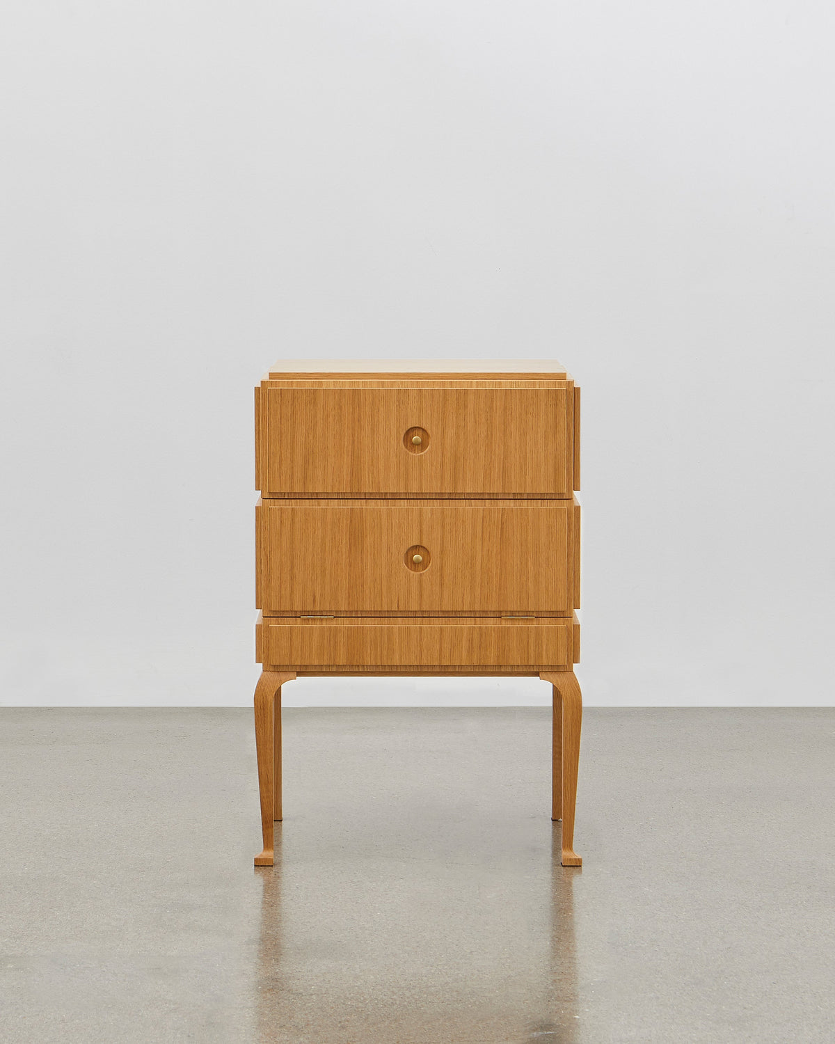 PH Small Drawer Chest by Poul Henningsen, Danish design classic (1930s) A small natural oak  wooden drawer chest with brass legs 
