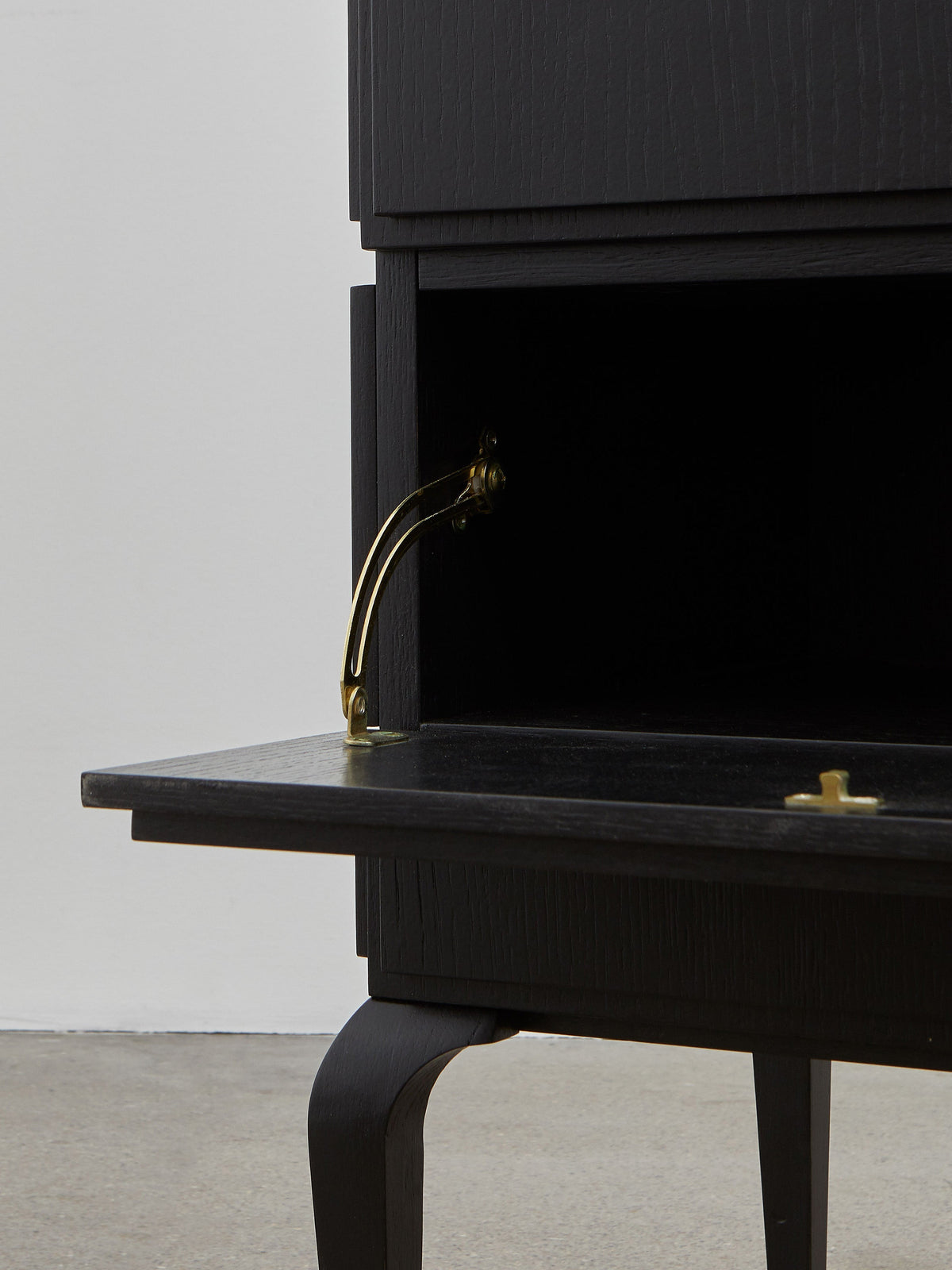 PH Small Drawer Chest by Poul Henningsen, Danish design classic (1930s) A small black wooden drawer chest 