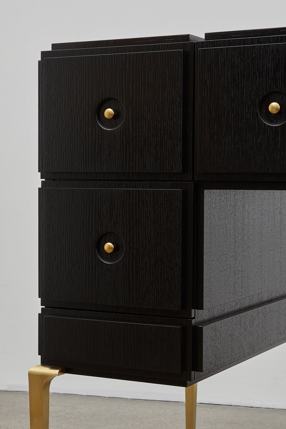PH Grand Dressing Table by Poul Henningsen, Danish design classic (1919)
Black PH Grand Dressing Table with five drawers and gold-colored accents on the frame and handles, featuring a fold-down mirror.