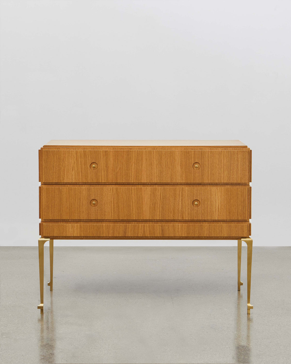 PH Grand Chest of Drawers by Poul Henningsen, Danish design classic (1930s) natural oak with brass legs and handles two drawers 